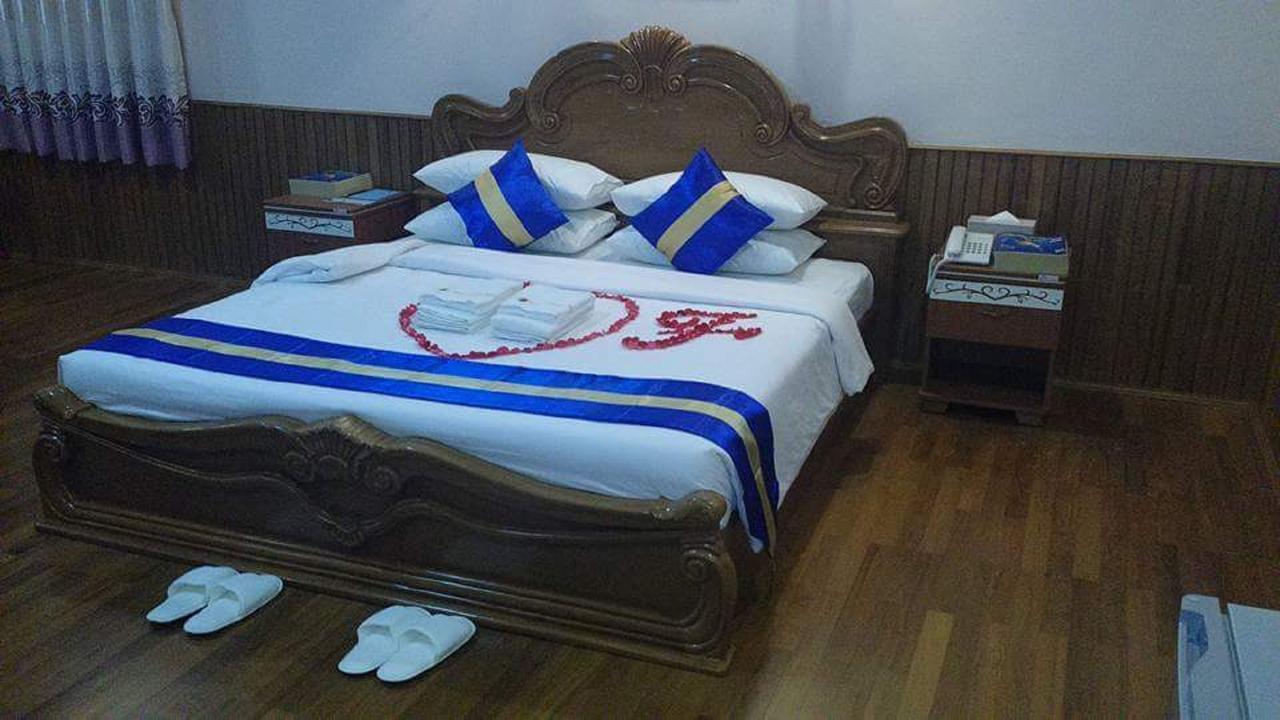 Famous Hotel Bago 3*
