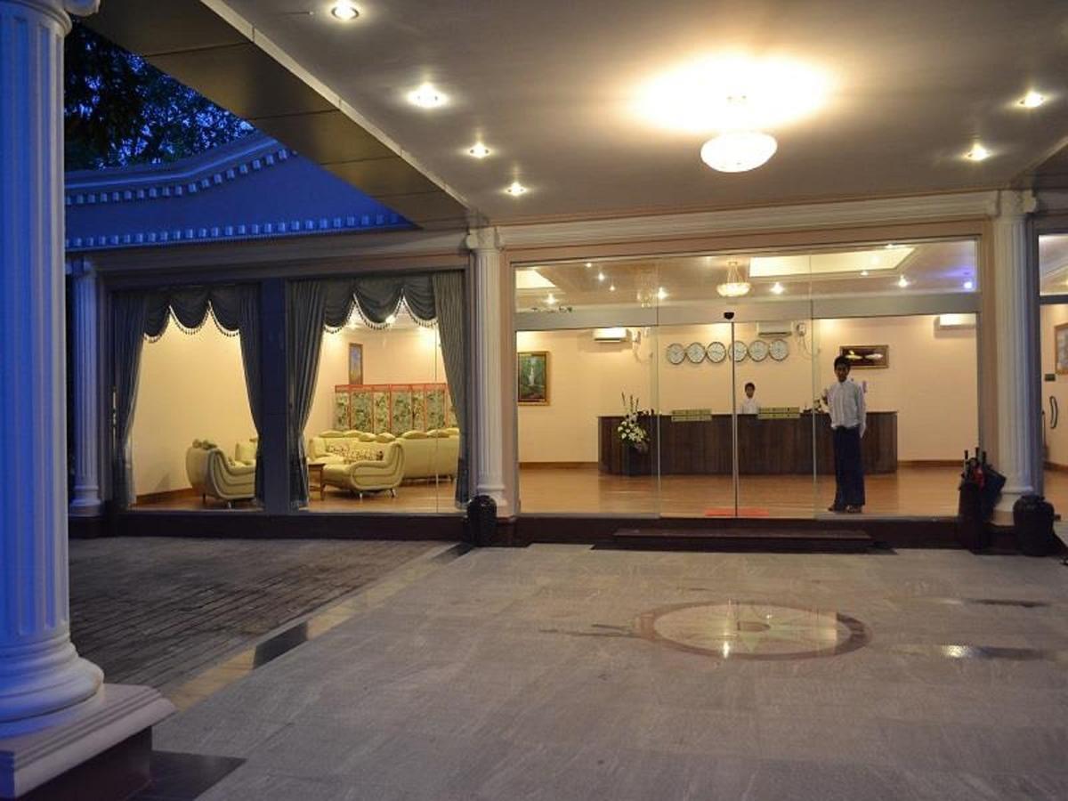 Famous Hotel Bago 3* Bago