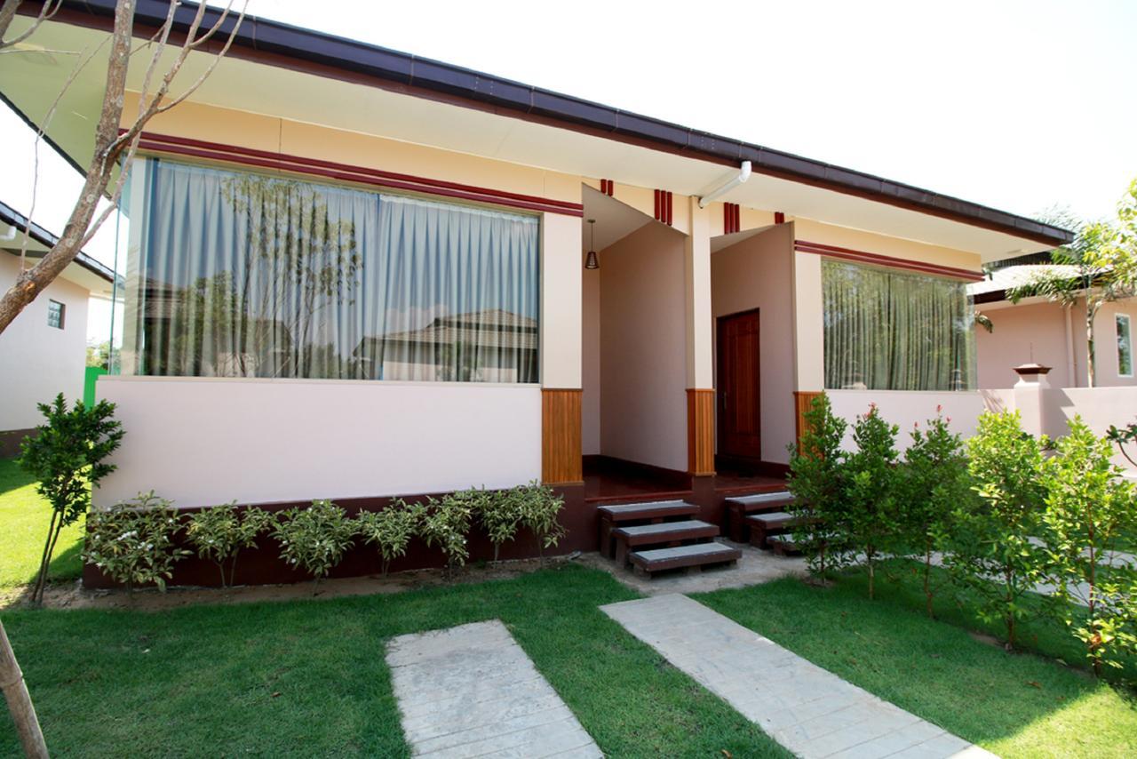 Hotel Famous Hotel Bago 3*