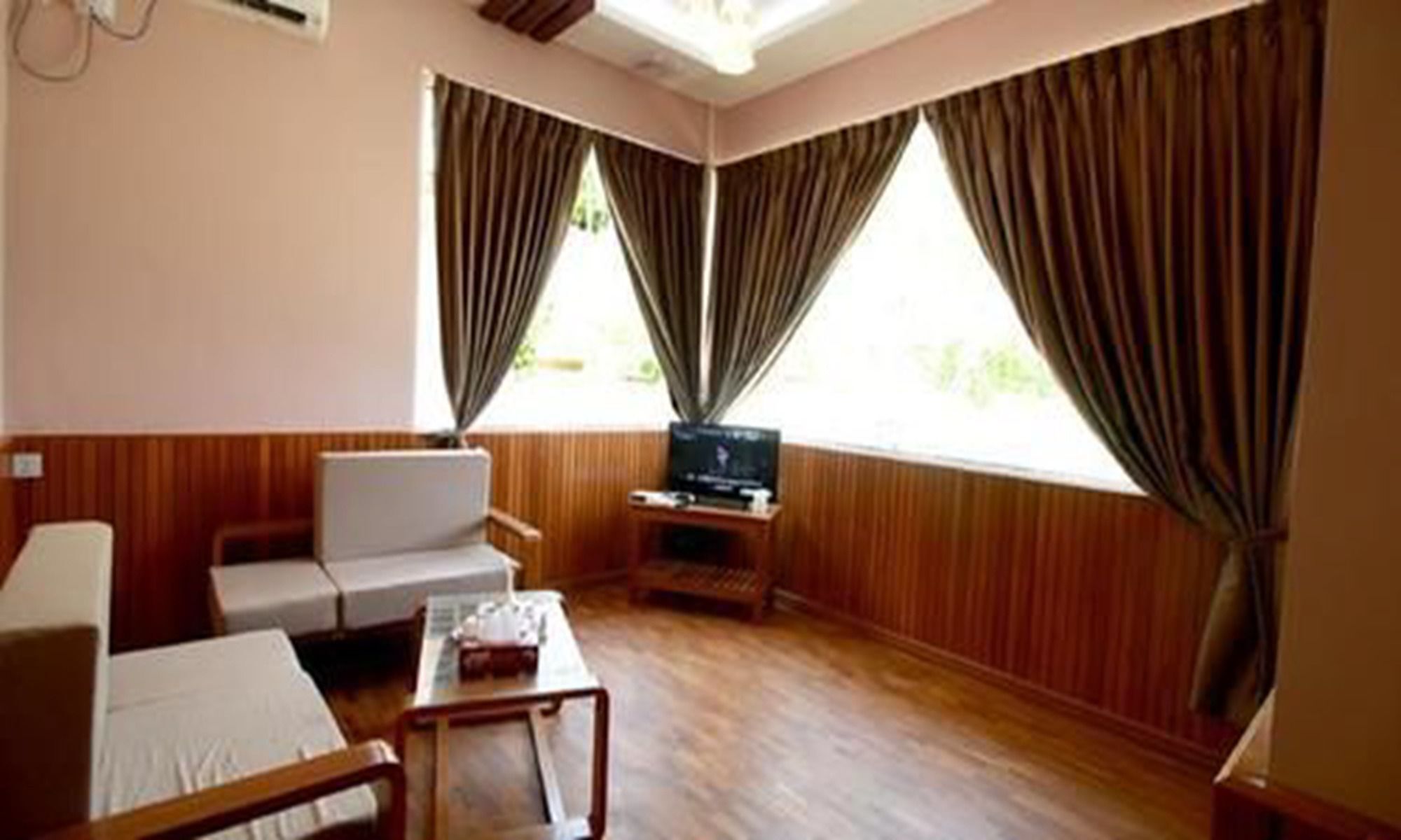 Hotel Famous Hotel Bago Bago
