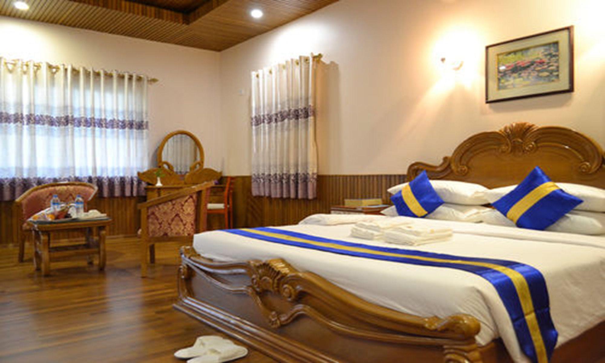 Famous Hotel Bago 3* Bago